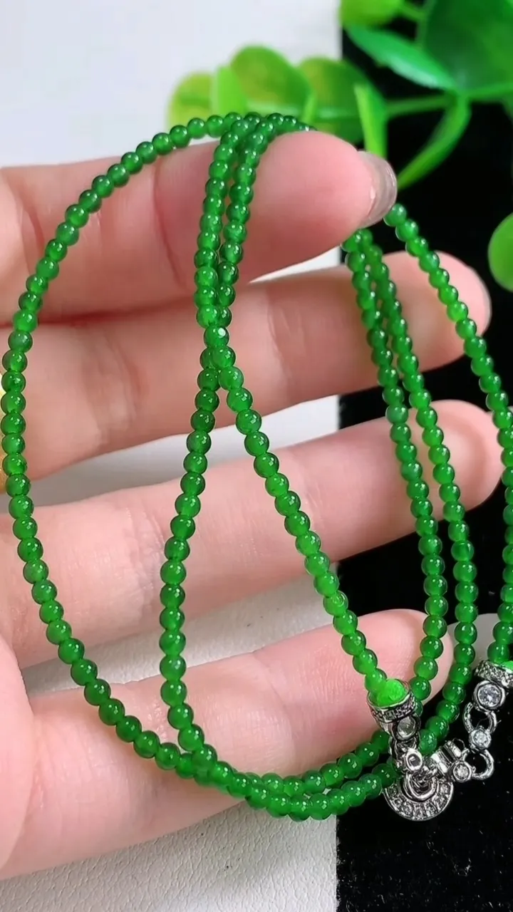 天然A货翡翠小米珠项链，尺寸2.3-228颗，重量:7.52g11月26日
工厂直销收藏佳品,种好水足，色泽均匀，有种有色，上手高大气！