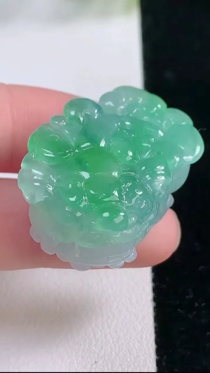 天然A货翡翠貔貅吊坠，尺寸31.7-22.7-14.3，重量:21.46g
11月26日