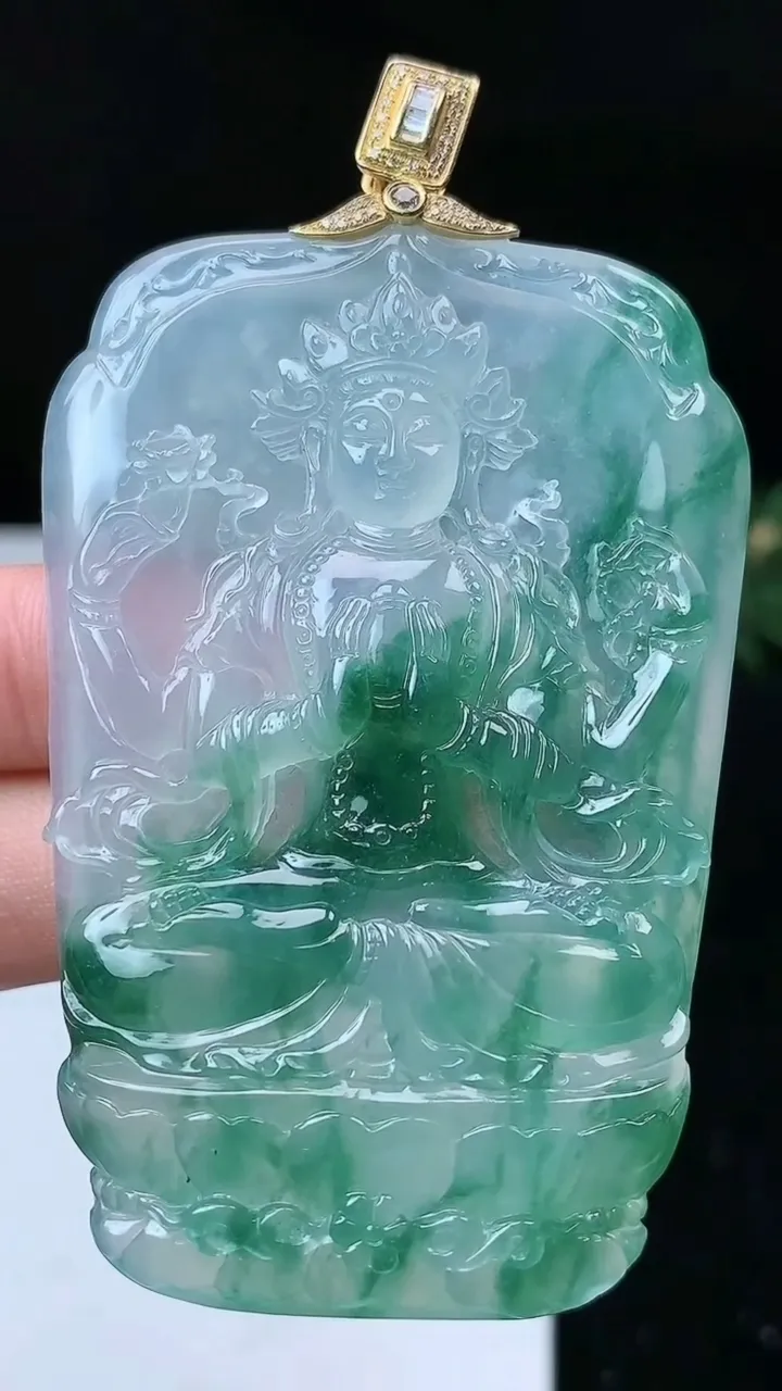 天然A货翡翠千手观音吊坠，尺寸65-43.3-7，重量:41.28g
11月26日