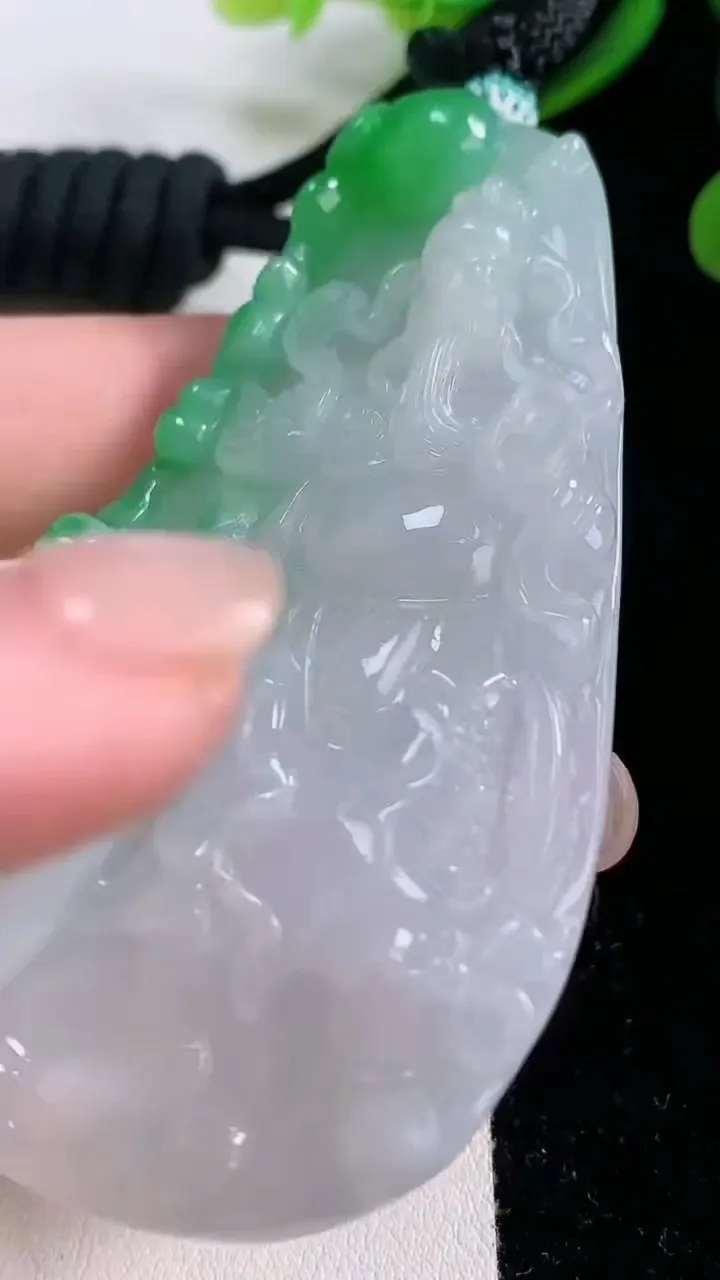 天然A货翡翠关公吊坠，尺寸74-41.7-8.5，重量:54.37g
11月26日