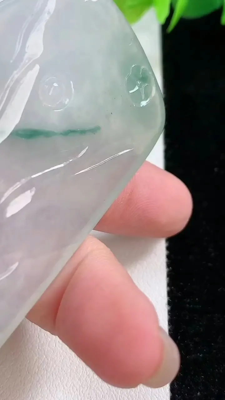 天然A货翡翠虚空藏菩萨吊坠，尺寸64-43-5.2，重:35.02g
11月26日