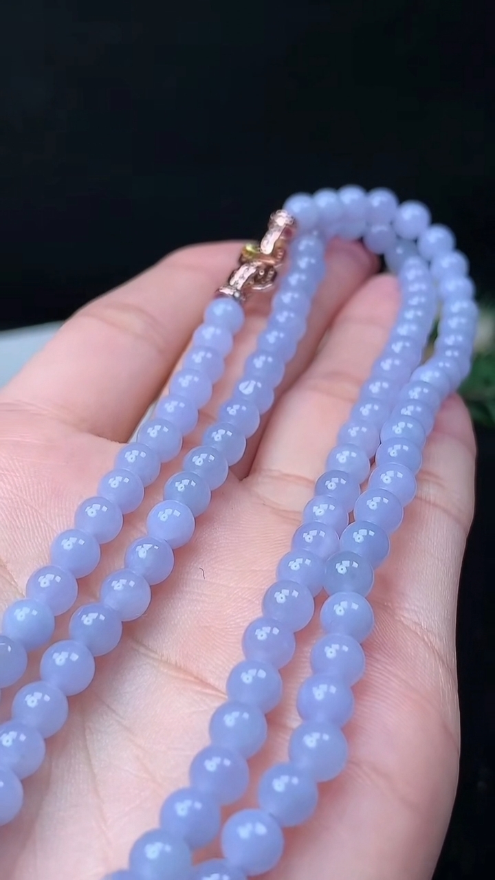 天然A货翡翠紫罗兰圆珠项链，尺寸5.4-108颗，重量:30.00g11月26日
工厂直销收藏佳品,种好水足，色泽均匀，有种有色，上手高大气！