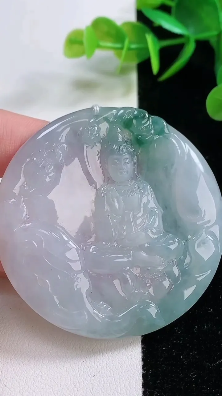 天然A货翡翠冰种飘花普贤菩萨吊坠，尺寸55.4-4.7，重量:31.52g
11月26日