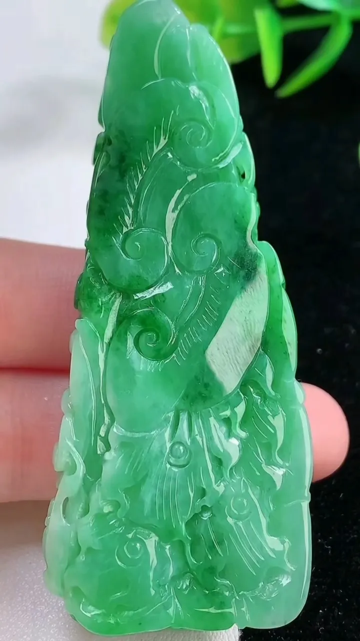 天然A货翡翠凤凰吊坠，尺寸73.8-29.2-12.8，重量:48.46g
11月26日