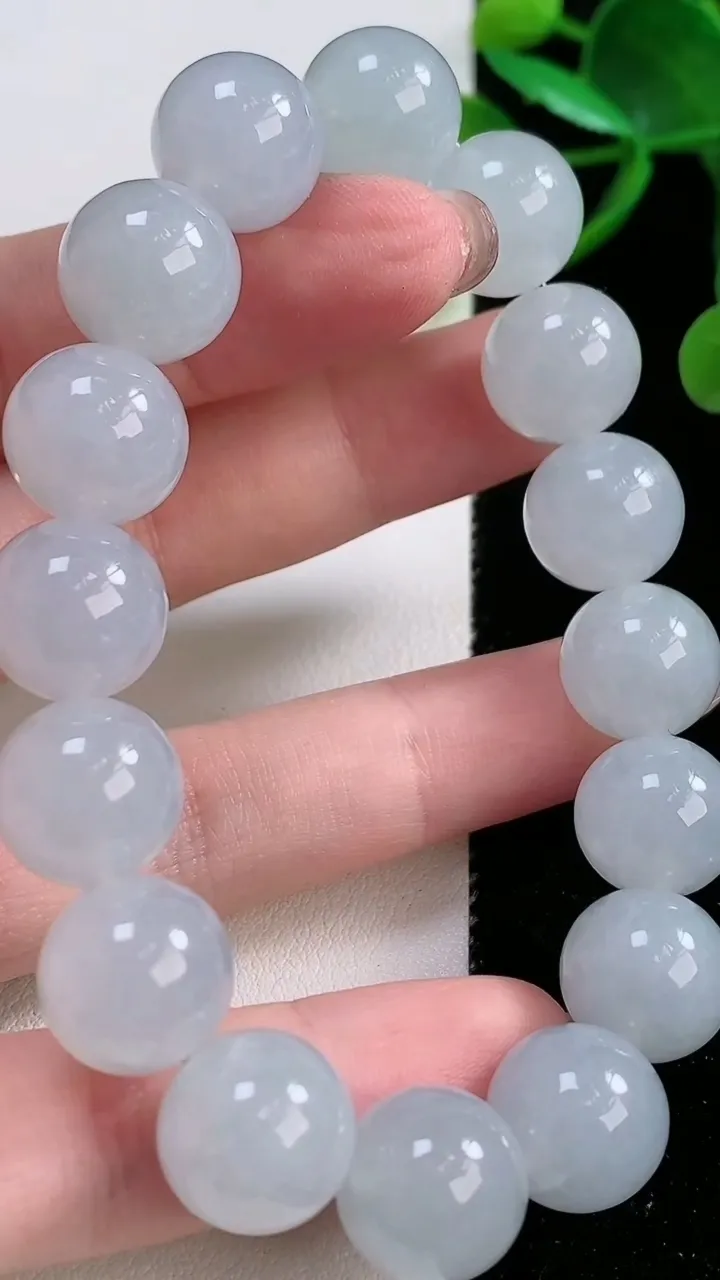 天然A货翡翠圆珠手串，尺寸12-16颗，重量:53.32g11月26日
工厂直销收藏佳品,种好水足，色泽均匀，有种有色，上手高大气！