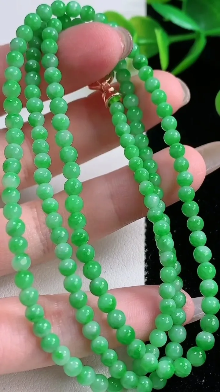 天然A货翡翠圆珠项链，尺寸3.5-161颗，重量:15.91g
11月26日