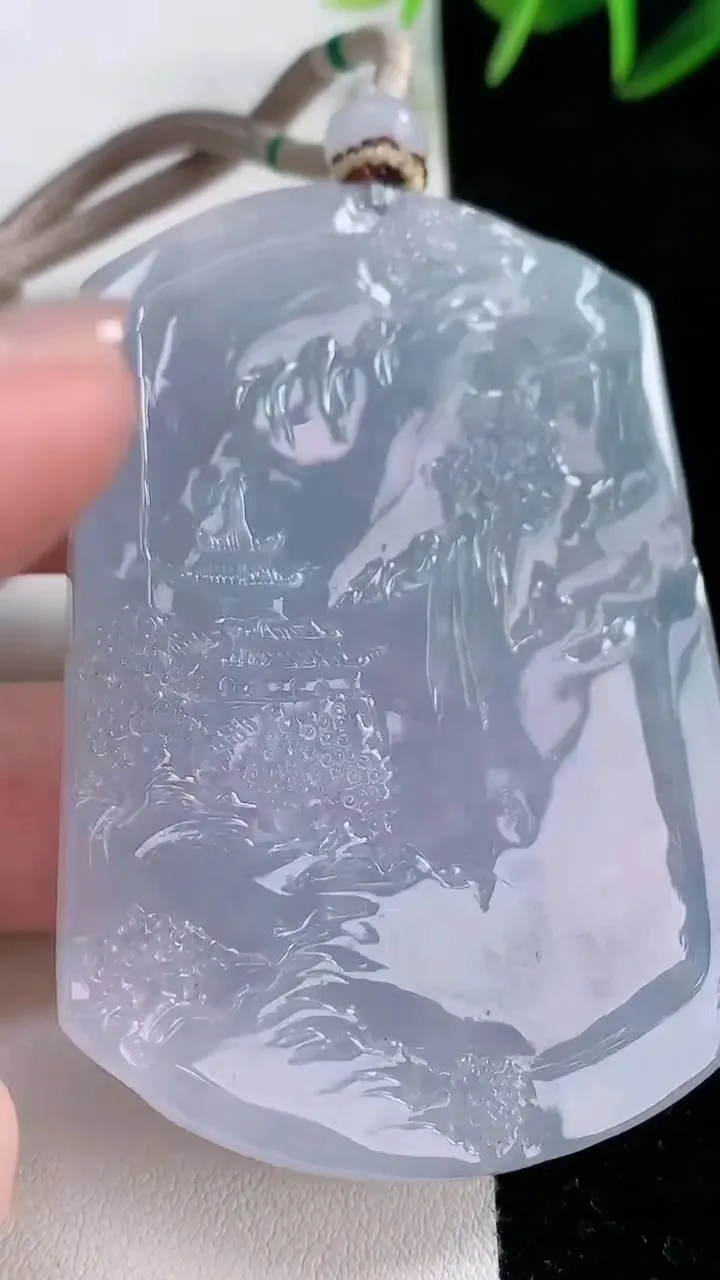 天然A货翡翠牌吊坠，尺寸65.7-45.6-7.8，重量:54.58g
11月26日