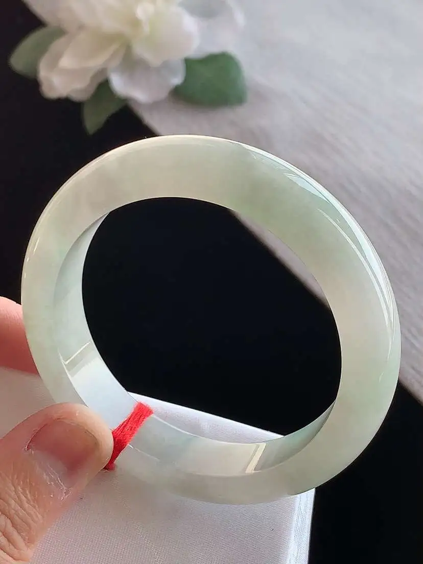 a货翡翠老坑冰种飘绿正装正圈手镯52-53小圈口  尺寸52.7×13×8.3mm 1125