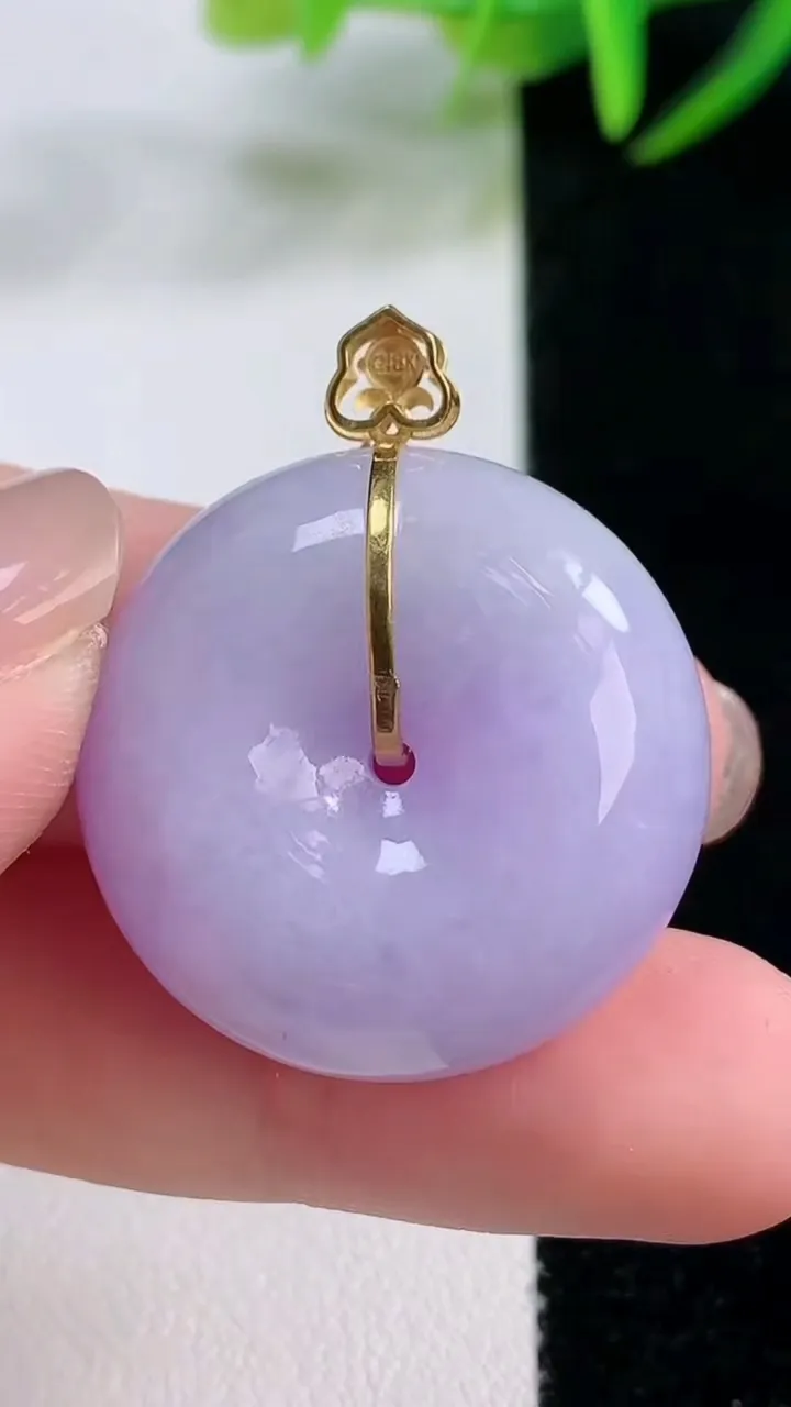 天然A货翡翠18K金紫罗兰平安扣吊坠，尺寸26.4-10.8，重量:16.85g
11月26日