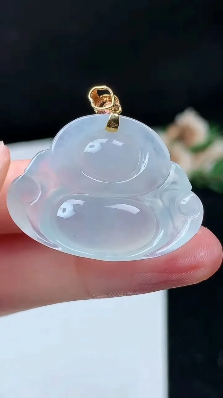 天然A货翡翠白冰佛公吊坠，尺寸24.3-33-6.7，重量:8.84g
11月26日