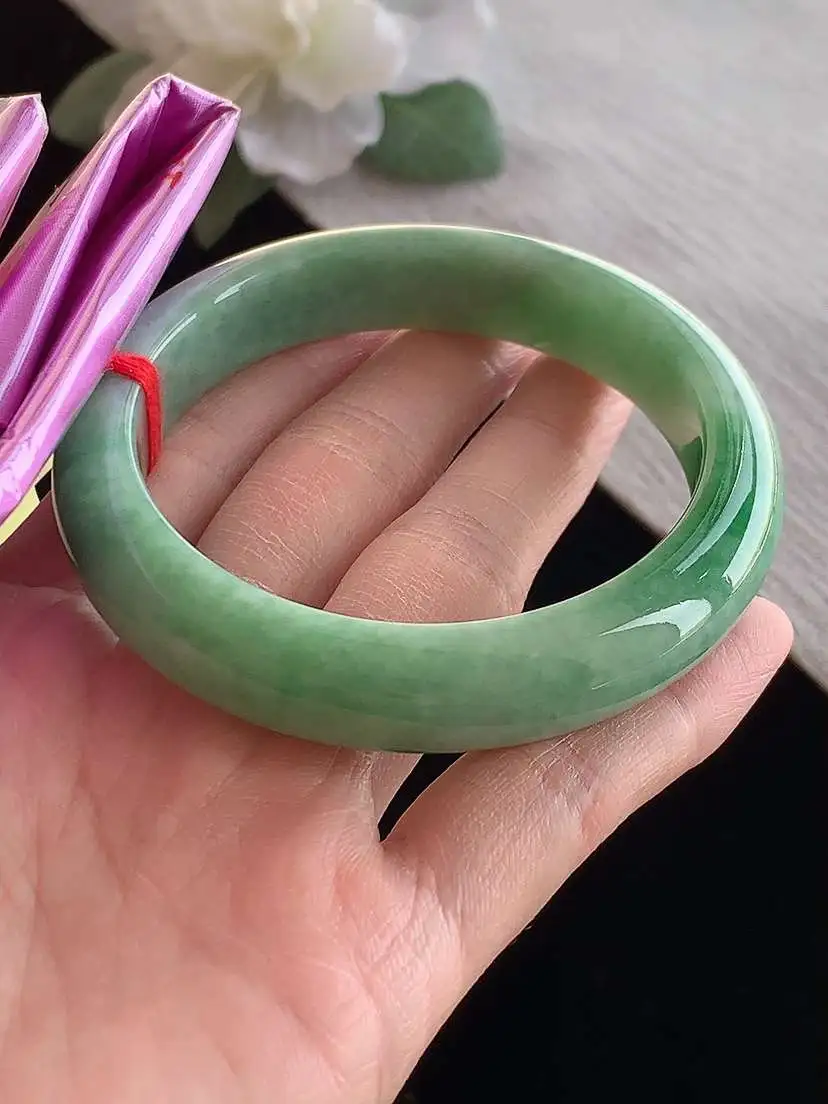 a货翡翠老坑冰润飘绿正装正圈手镯56-57圈口  尺寸56.8×12.6×8.8mm 1125
