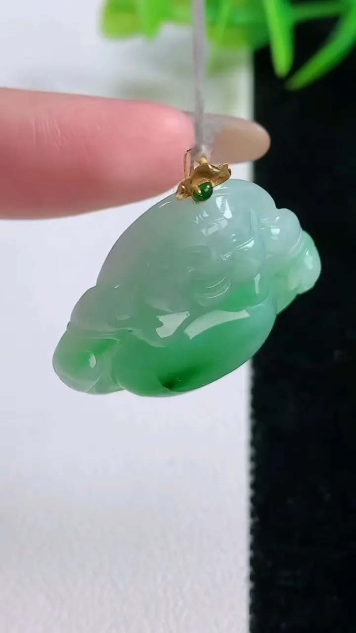 天然A货翡翠佛公吊坠，尺寸25-29-6，重量:6.66g
11月26日