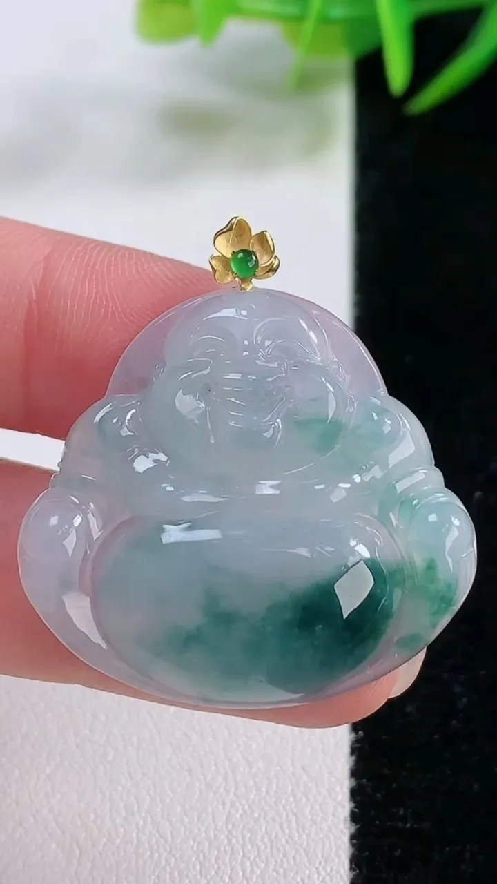 天然A货翡翠种飘花佛公吊坠，尺寸29.8-32.3-5，重量:7.64g
11月26日