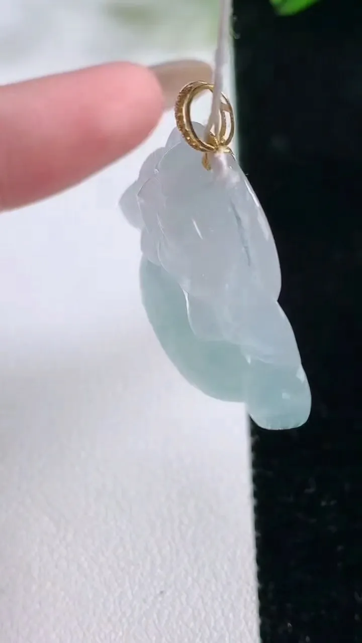 天然A货翡翠种飘花佛公吊坠，尺寸29.6-31.7-7，重量:9.75g
11月26日