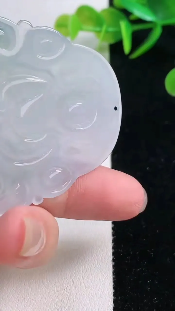 天然A货翡翠冰种飘花度母观音吊坠，尺寸53.5-46.8-5.5，重量:22.36g
11月26日