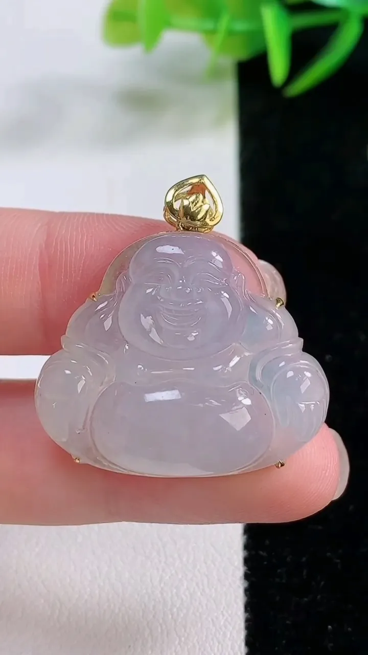 天然A货翡翠种白冰佛公吊坠，尺寸24.7-29.6-6.6，重量:8.12g
11月26日