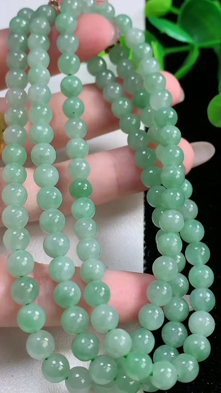 天然A货翡翠圆珠项链，尺寸6-116颗，重量:49.07g
11月26日