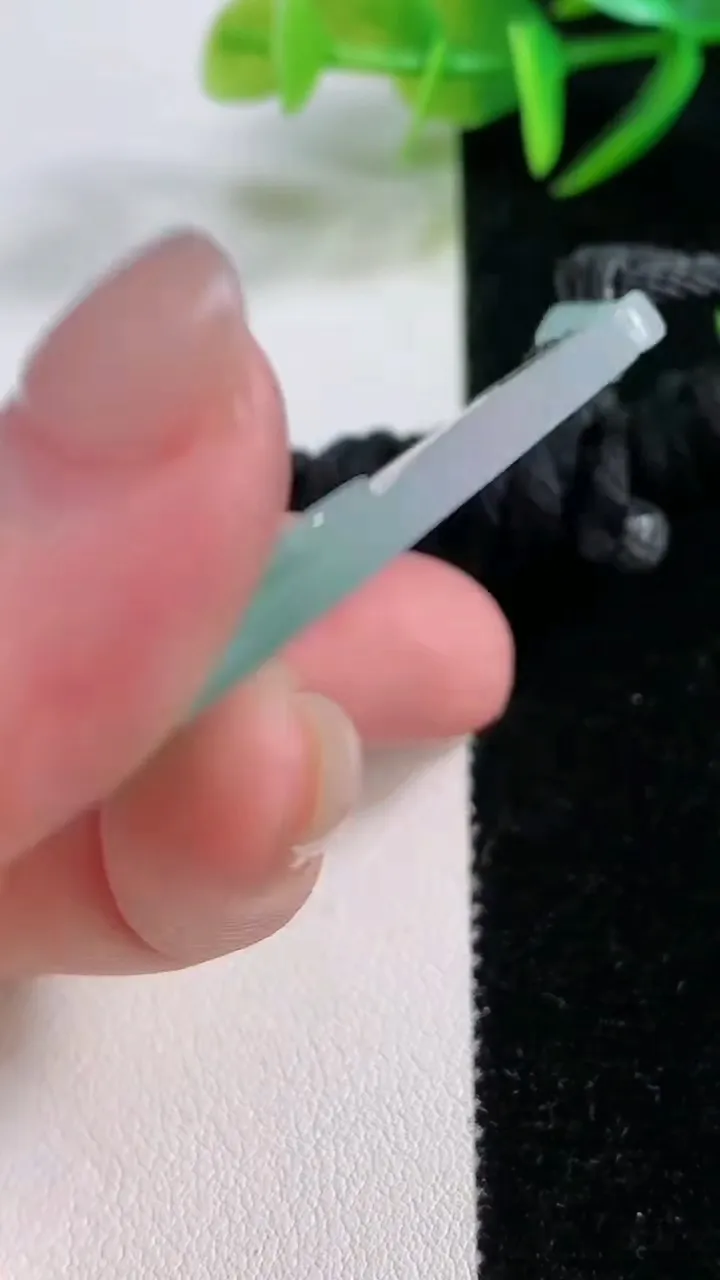 天然A货翡翠复古龙牌吊坠，尺寸55.7-33.6-3.6，重量:18.04g
11月26日