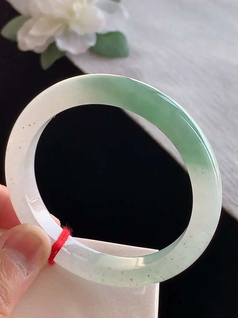 a货翡翠老坑冰种飘绿正装正圈手镯54-55圈口  尺寸54.2×9.6×7.8mm 1125