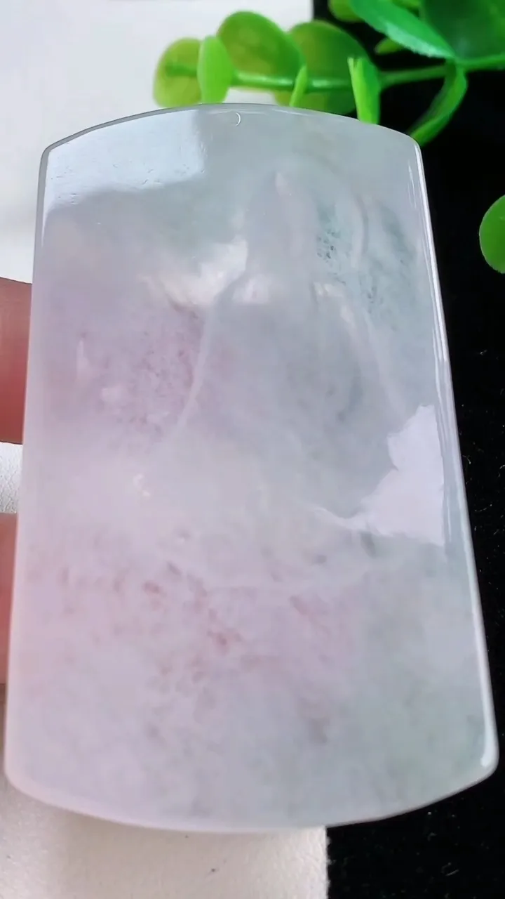 天然A货翡翠大日如来吊坠，尺寸71-42.8-4.5，重量:35.78g
11月26日