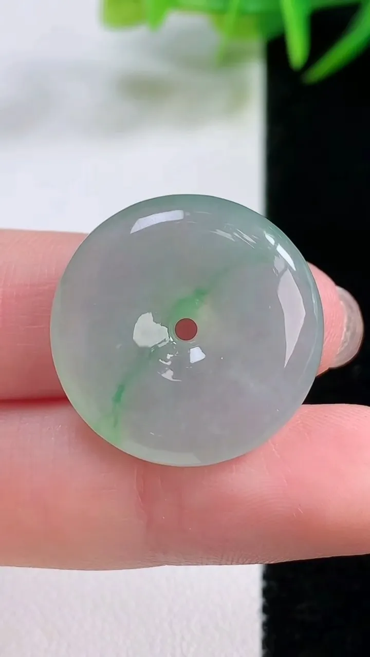 天然A货翡翠平安扣吊坠，尺寸23-5.8，重量:6.68g
11月26日