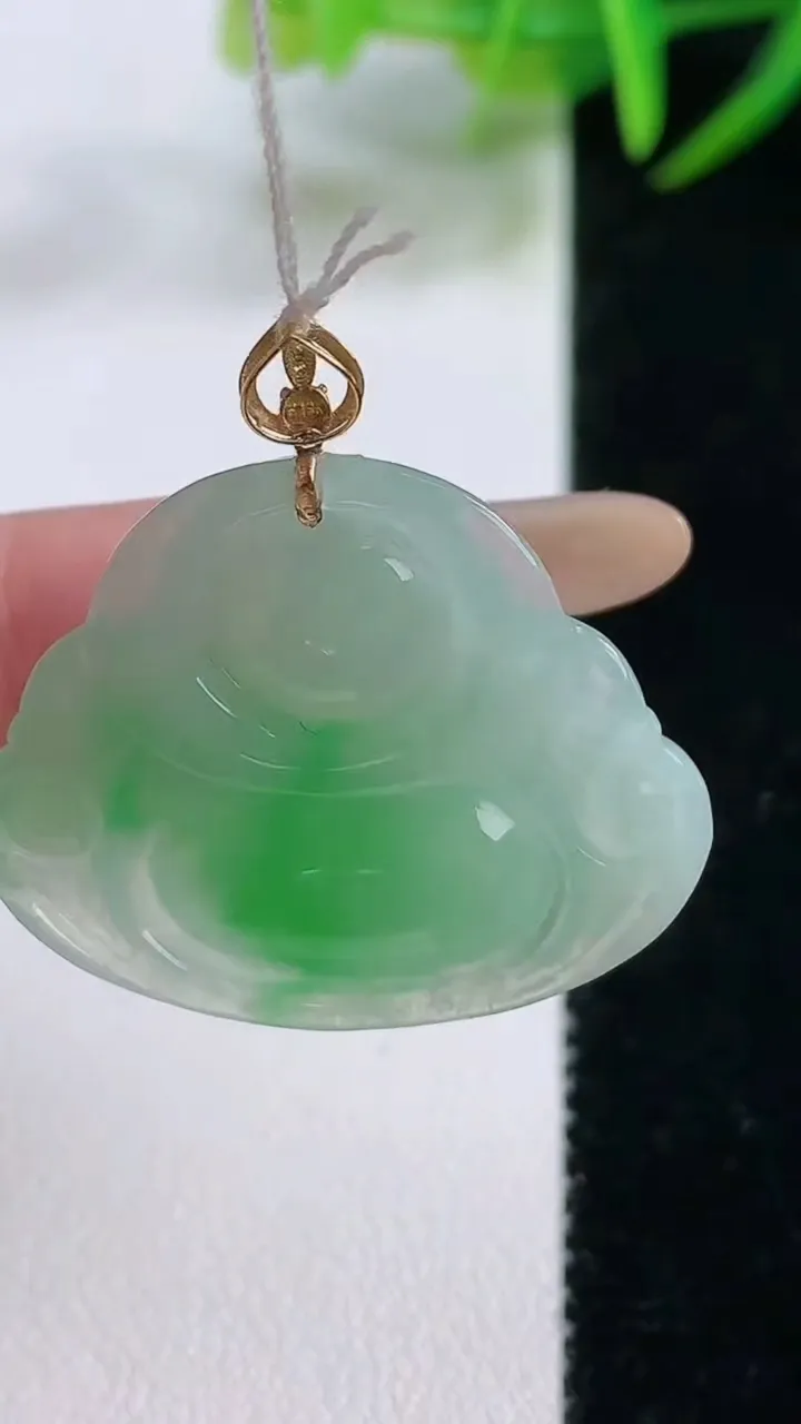 天然A货翡翠佛公吊坠，尺寸25-30-5.7，重量:6.32g
11月26日