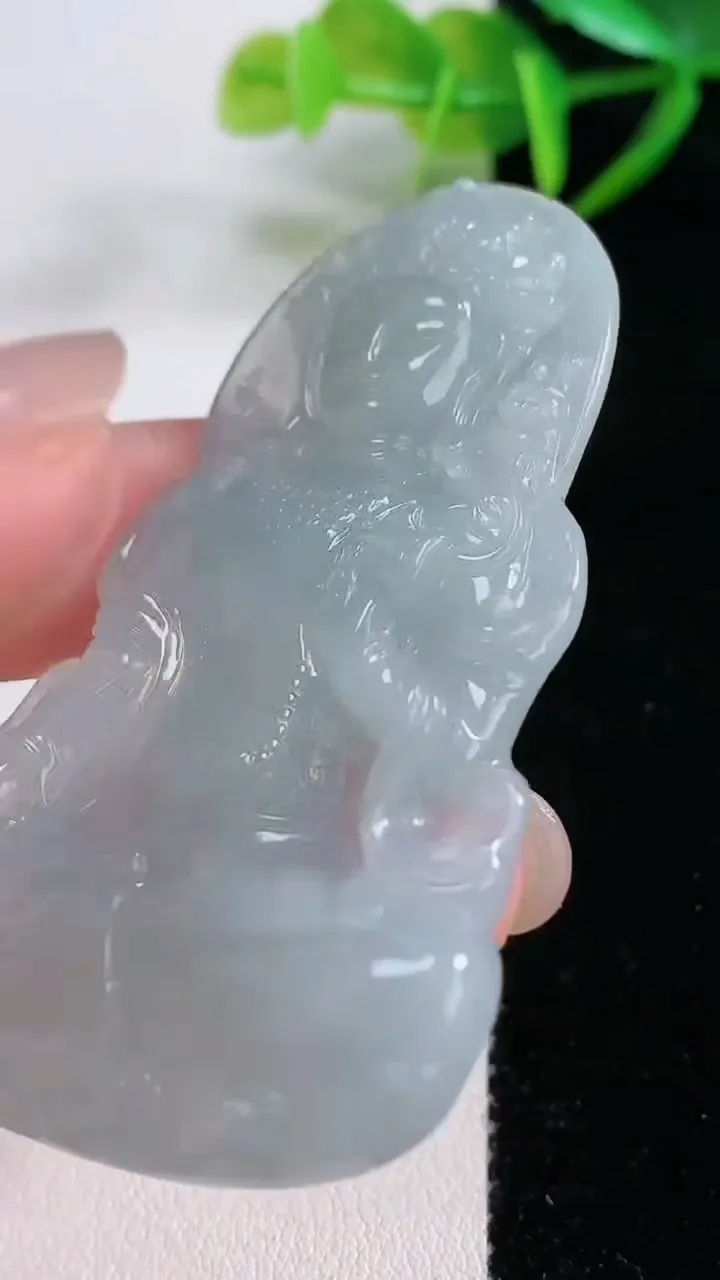 天然A货翡翠度母观音吊坠，尺寸62.7-37.8-5，重量:22.34g
11月26日