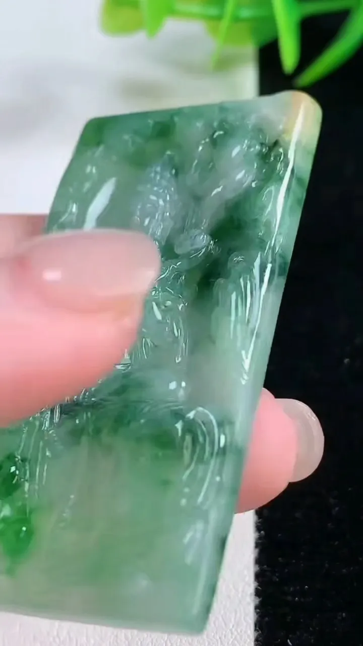 天然A货翡翠普贤菩萨吊坠，尺寸58.3-31.8-4.8，重量:25.10g
11月26日