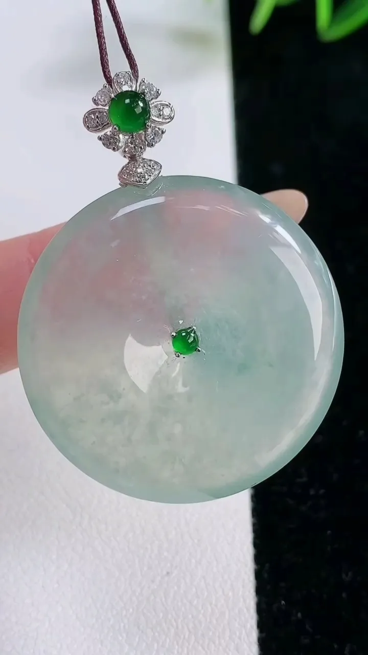 天然A货翡翠平安扣吊坠，尺寸33.2-6，重量:16.17g
11月26日