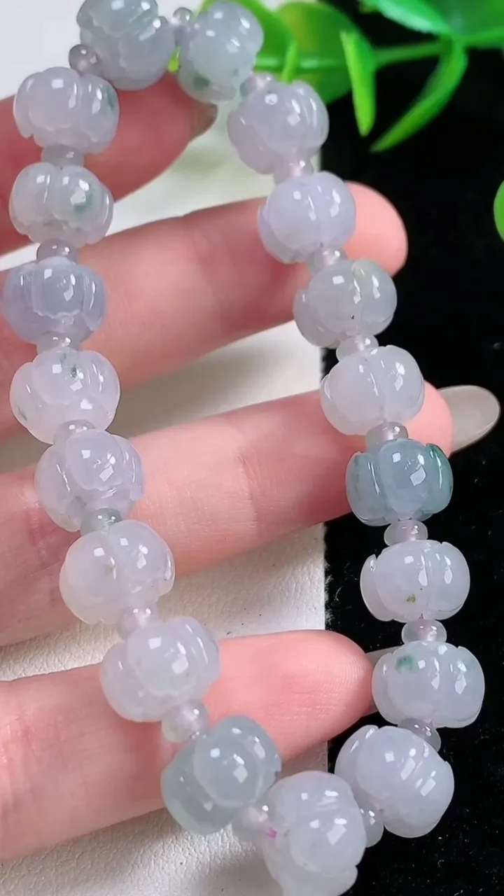 天然A货翡翠紫罗兰飘花莲花手串，尺寸10.3-6.4-19颗，重量:29.38g11月26日
工厂直