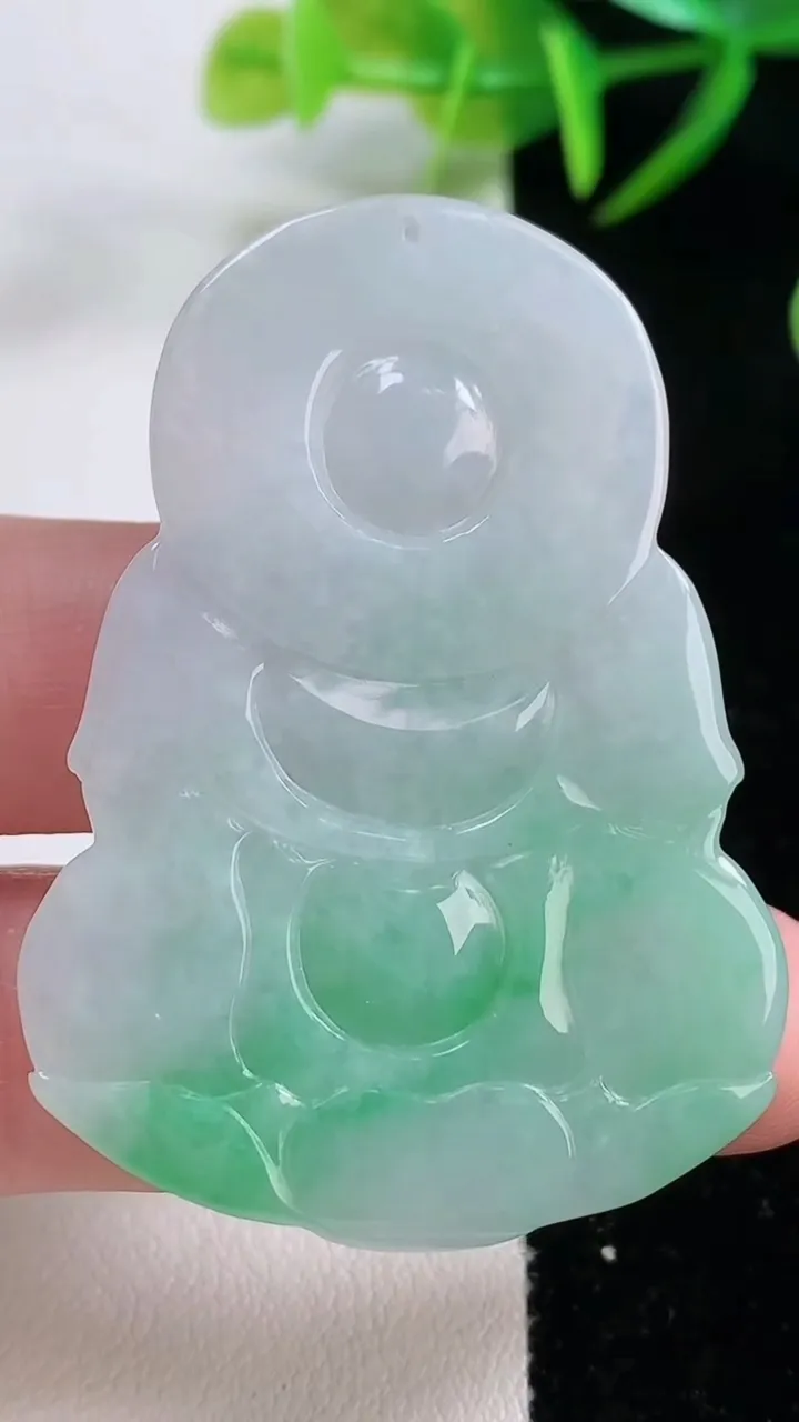 天然A货翡翠观音菩萨吊坠，尺寸50.7-35.7-5.3，重量:17.74g
11月26日