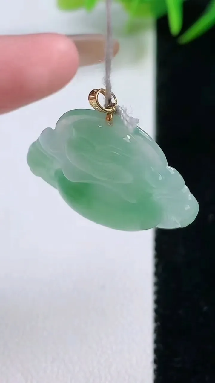 天然A货翡翠佛公，尺寸23.7-27.5-5，重量:4.75g
11月26日