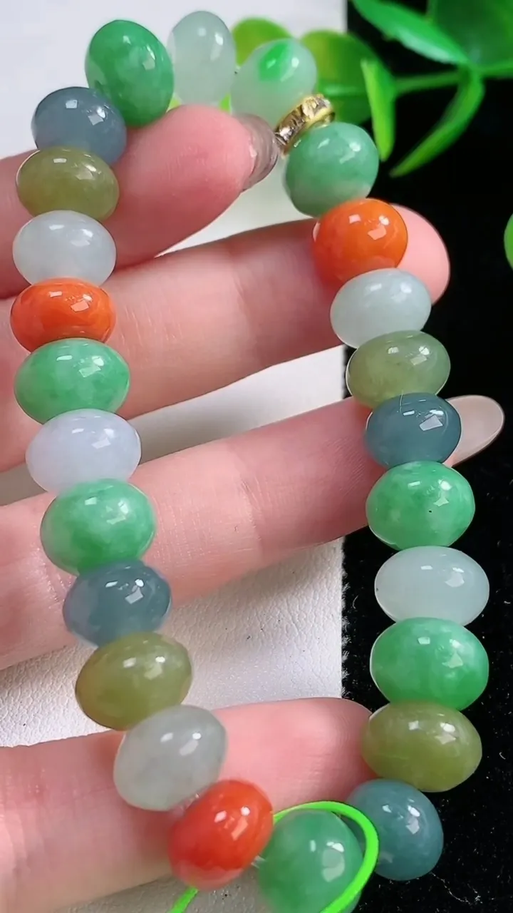 天然A货翡翠三彩算盘珠手串，尺寸10-6.1-25颗，重量:37.25g11月26日
工厂直销收藏佳品,种好水足，色泽均匀，有种有色，上手高大气！