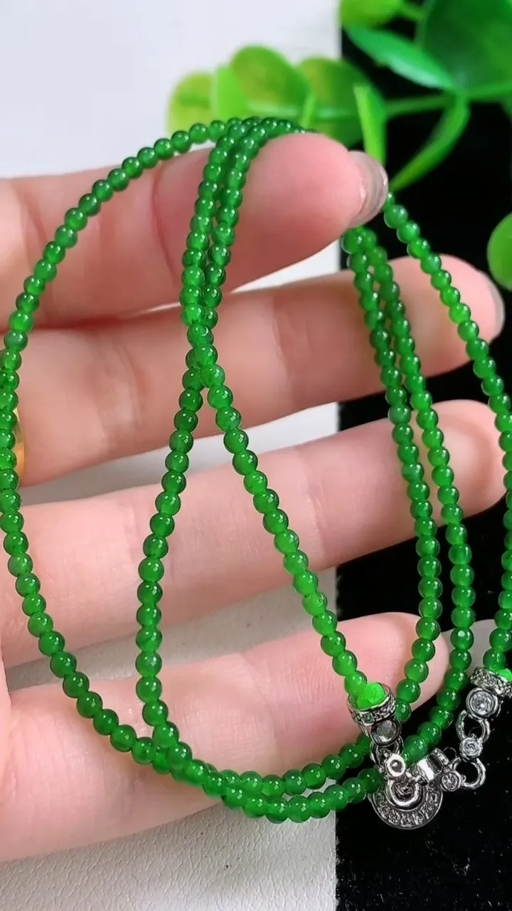 天然A货翡翠小米珠项链，尺寸2.3-228颗，重量:7.52g11月26日
工厂直销收藏佳品,种好水