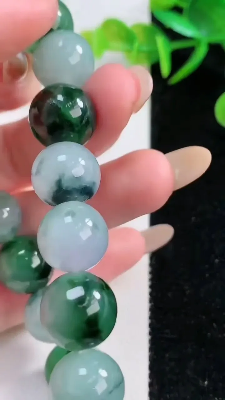 天然A货翡翠飘花圆珠手串，尺寸12.3-17颗，重量:58.43g11月26日
工厂直销收藏佳品,种好水足，色泽均匀，有种有色，上手高大气！