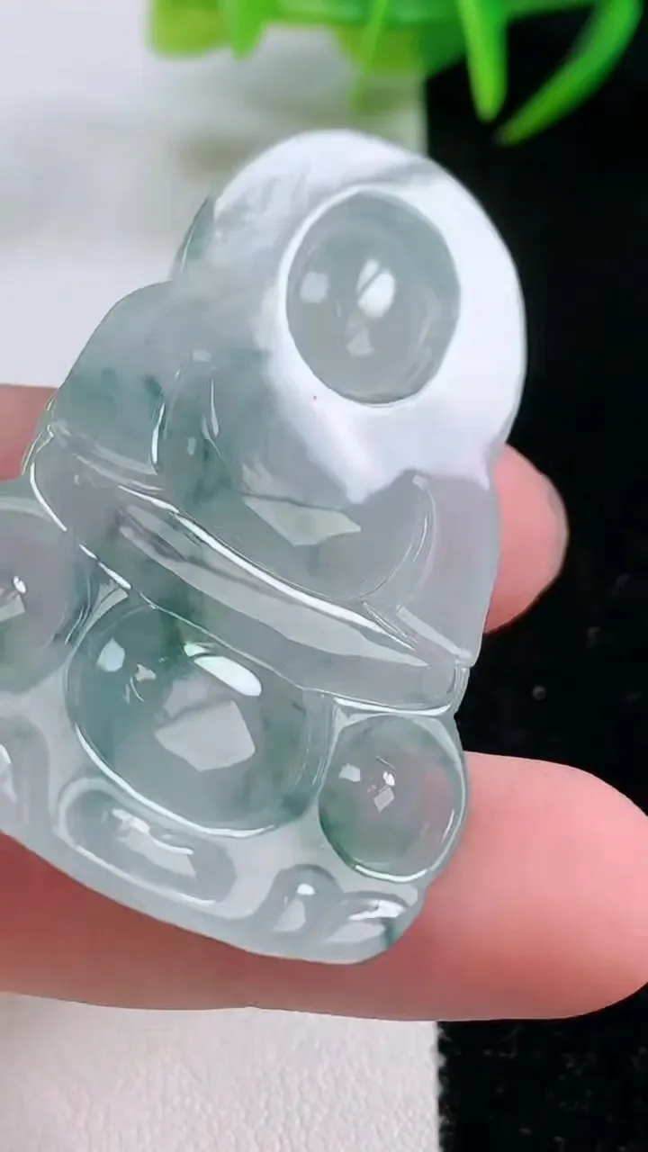 天然A货翡翠冰种飘花观音菩萨吊坠，尺寸48-30-4.6，重量:12.01g
11月26日