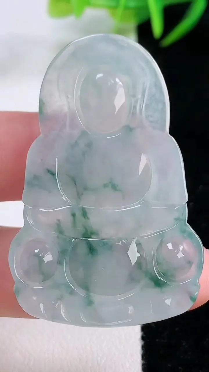 天然A货翡翠冰种飘花观音菩萨吊坠，尺寸48-30-4.6，重量:12.01g
11月26日