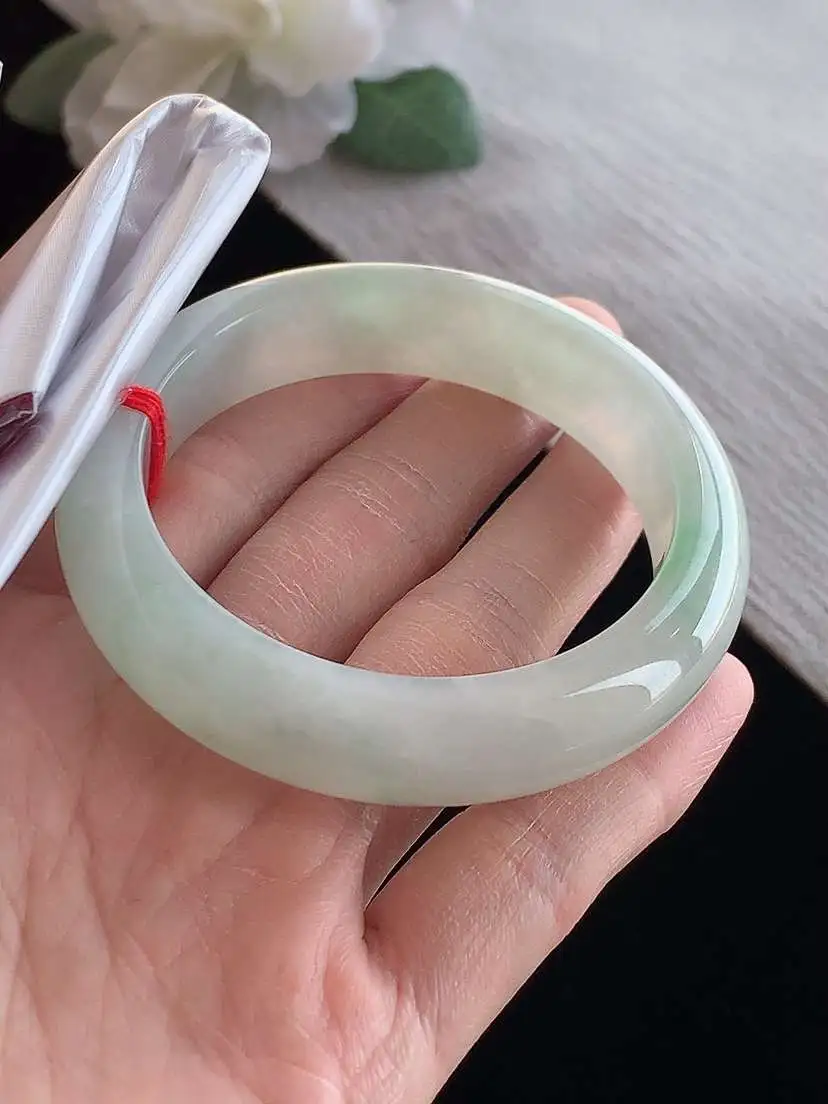 a货翡翠老坑冰种飘绿正装正圈手镯52-53小圈口  尺寸52.7×13×8.3mm 1125
