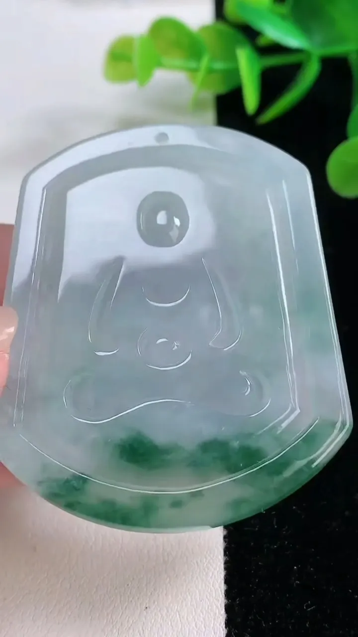 天然A货翡翠冰种飘花大势至菩萨吊坠，尺寸55.3-44.4-6，重量:31.24g
11月26日