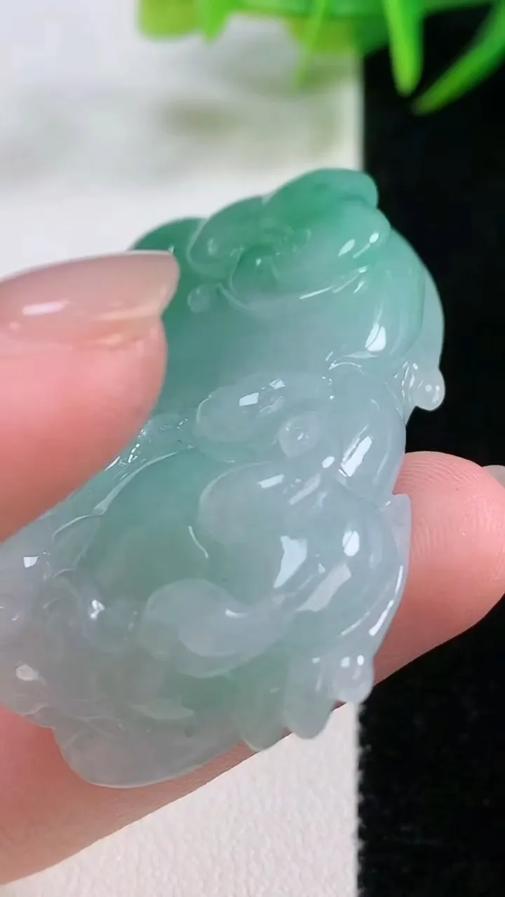 天然A货翡翠霸王貔貅吊坠，尺寸48-26-12，重量:33.98g
11月26日