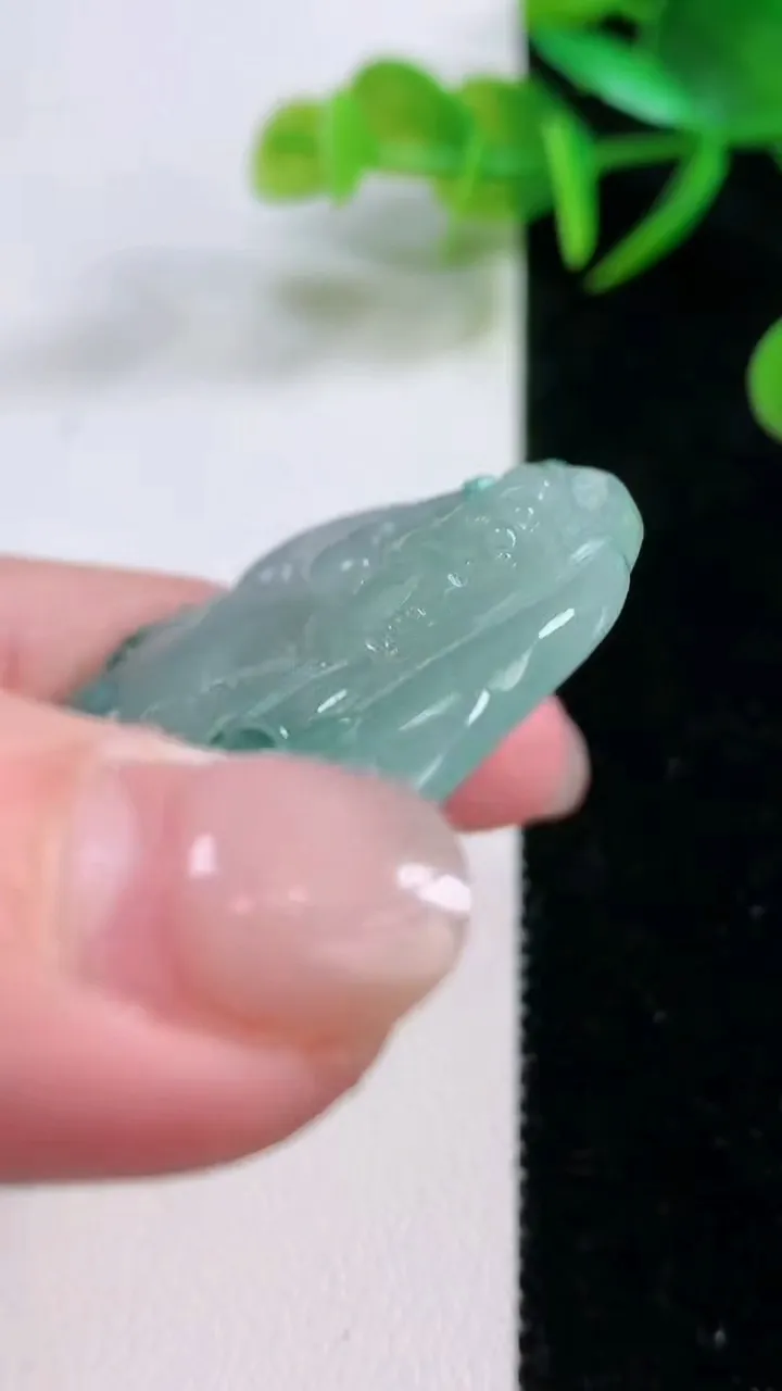 天然A货翡翠飘花普贤菩萨吊坠，尺寸52-50.4-5.5，重量:28.90g
11月26日