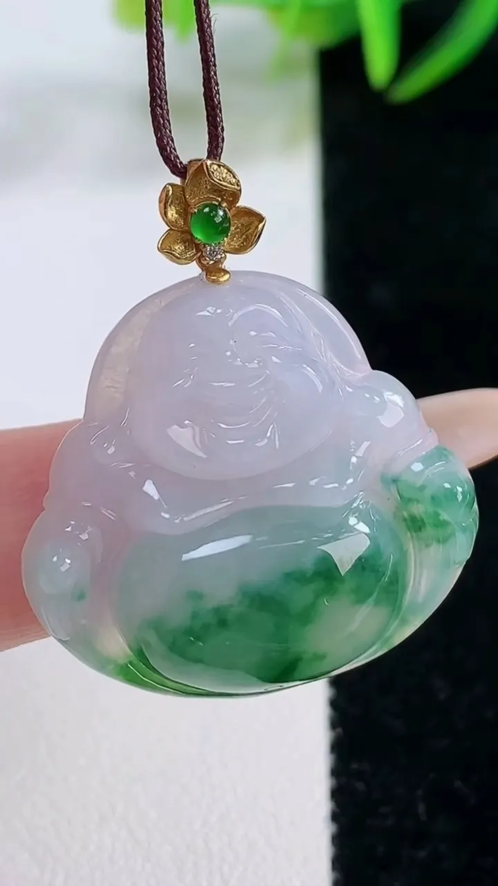 天然A货翡翠种飘花佛公吊坠，尺寸26.8-28.9-6.4，重量:7.67g
11月26日