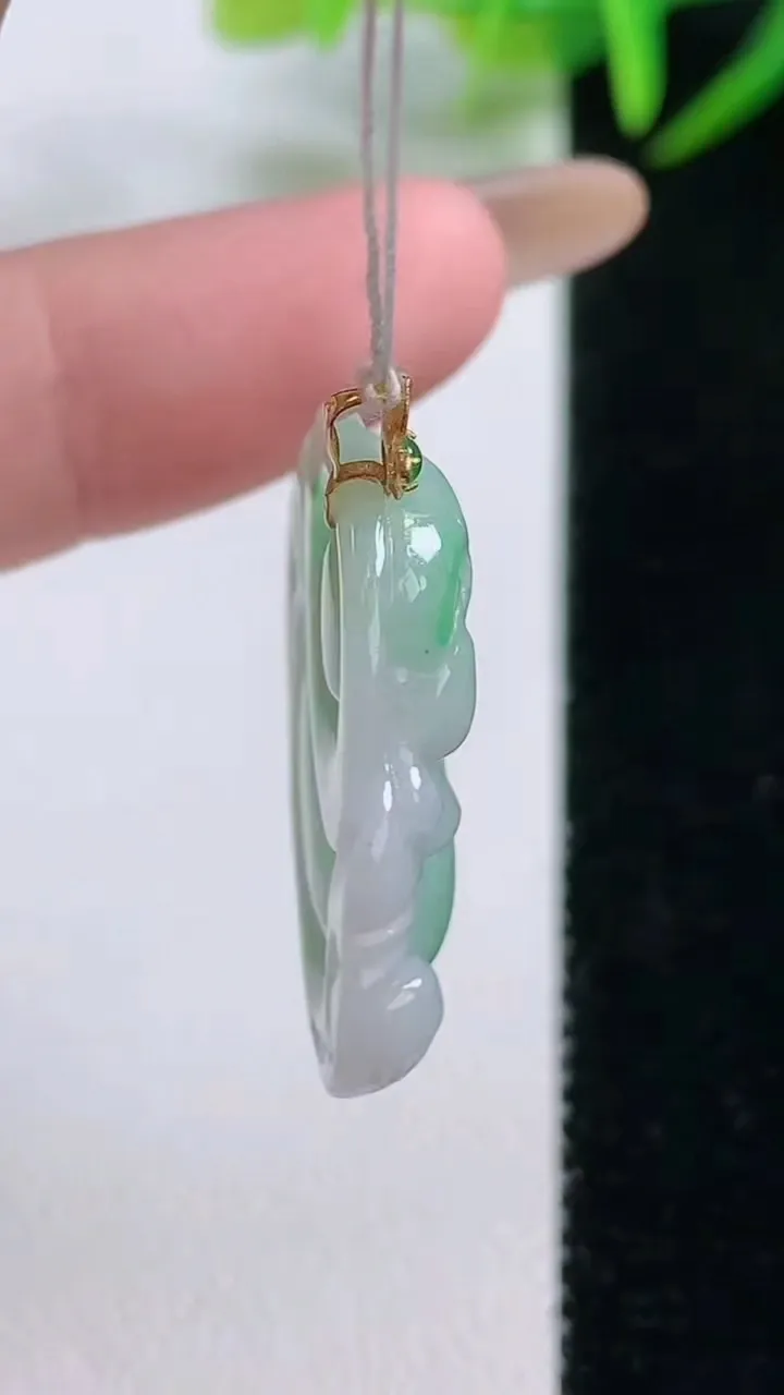 天然A货翡翠佛公吊坠，尺寸25-30-5.8，重量:6.43g
11月26日
