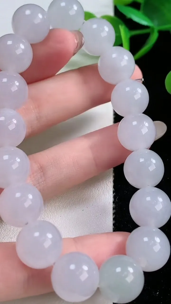 天然A货翡翠圆珠手串，尺寸12-17颗，重量:56.40g11月26日
工厂直销收藏佳品,种好水足，