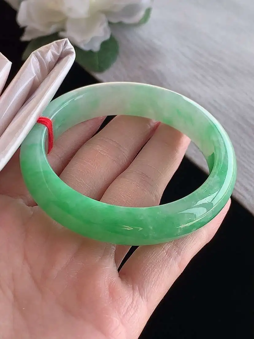 a货翡翠老坑冰种飘绿正装正圈手镯54-55圈口  尺寸54.7×12.8×7.8mm 1125