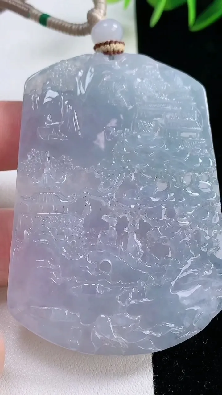 天然A货翡翠牌吊坠，尺寸65.7-45.6-7.8，重量:54.58g
11月26日