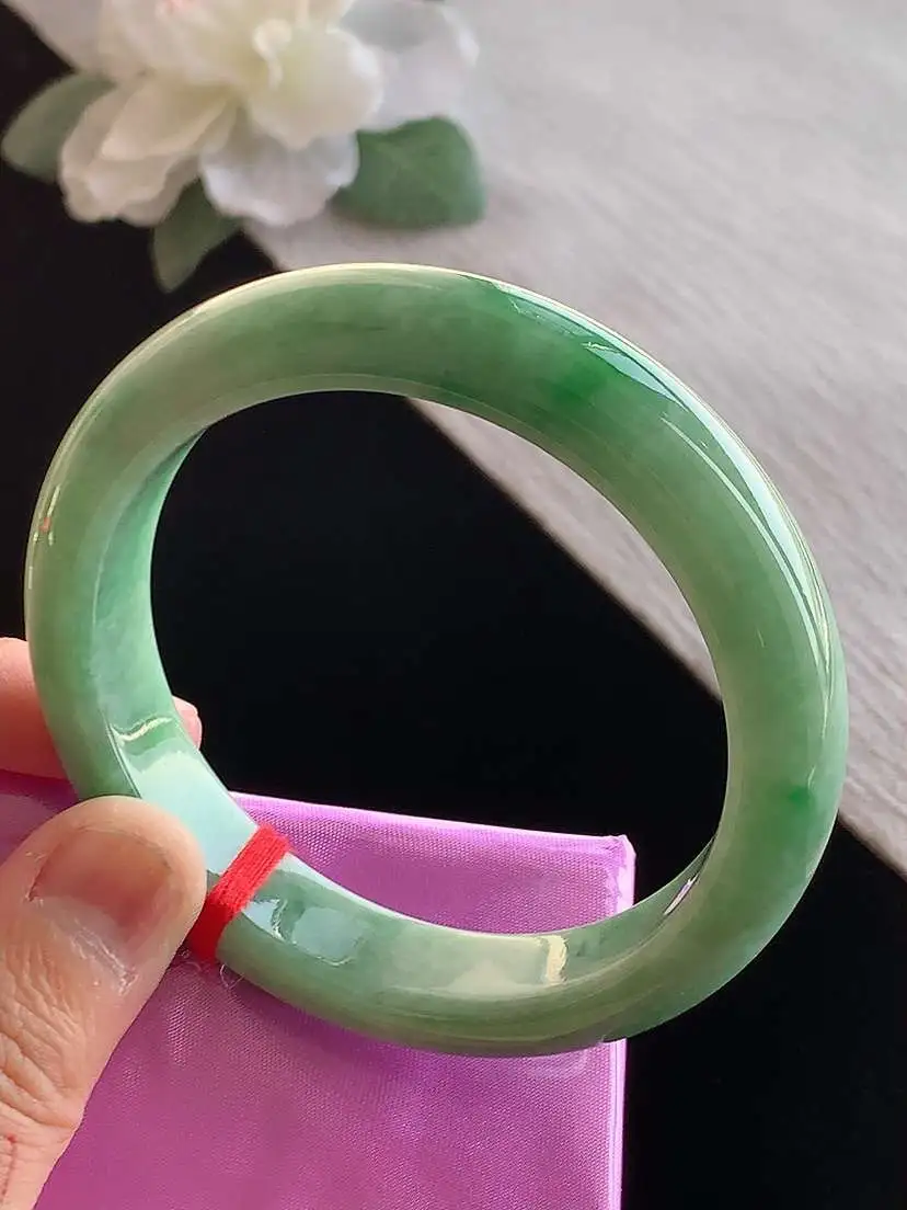 a货翡翠老坑冰润飘绿正装正圈手镯56-57圈口  尺寸56.8×12.6×8.8mm 1125