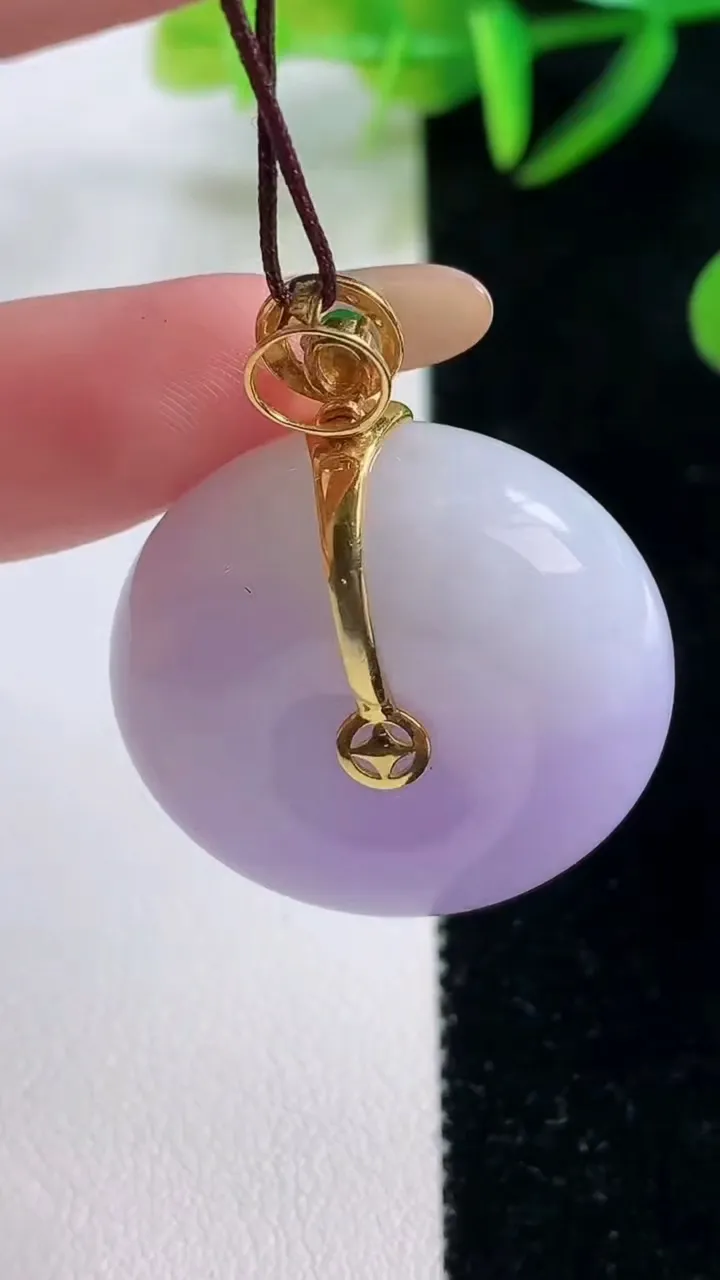 天然A货翡翠18K金紫罗兰平安扣吊坠，尺寸28-11，重量:20.62g
11月26日