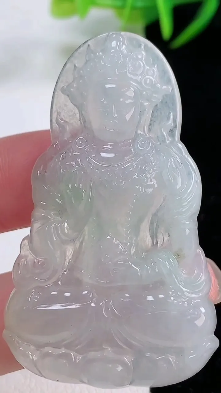 天然A货翡翠度母观音吊坠，尺寸54-32-5，重量:16.02g
11月26日