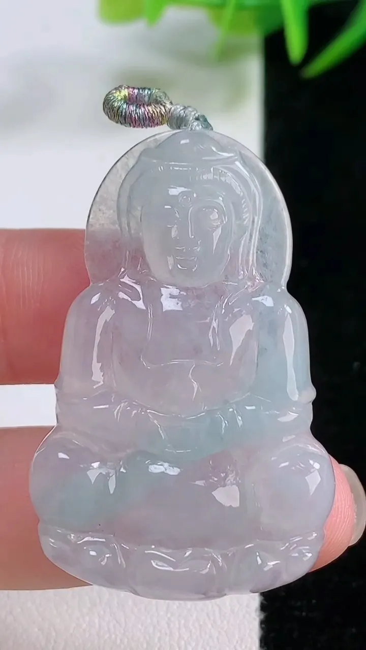 天然A货翡翠观音菩萨吊坠，尺寸43.4-27.6-4.5，重量:9.60g
11月26日
